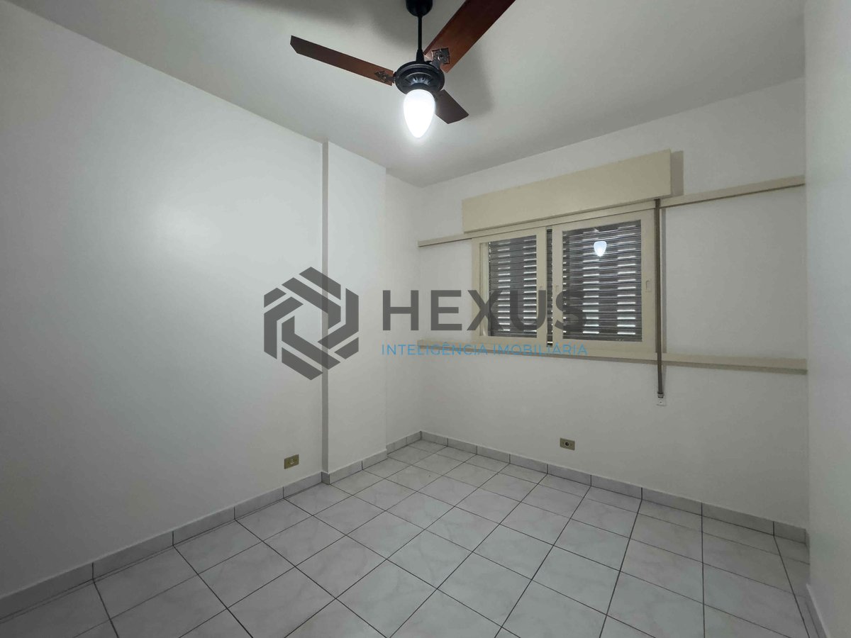 Foto 7 de Apartamento com varanda e vista livre a uma quadra da Praia das Pitangueiras, Guaruja