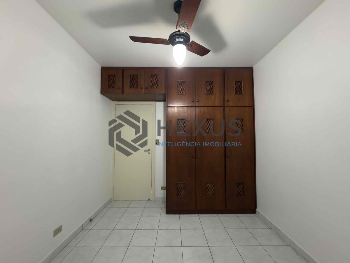 Foto 9 de Apartamento com varanda e vista livre a uma quadra da Praia das Pitangueiras, Guaruja