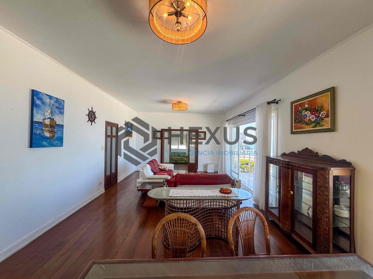 Foto 38 de Apartamento frente mar com varanda e vista mar na Praia das Pitangueiras, Guaruja