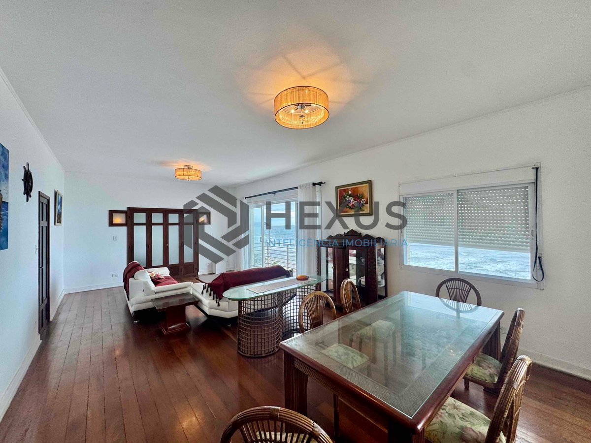 Foto 5 de Apartamento frente mar com varanda e vista mar na Praia das Pitangueiras, Guaruja