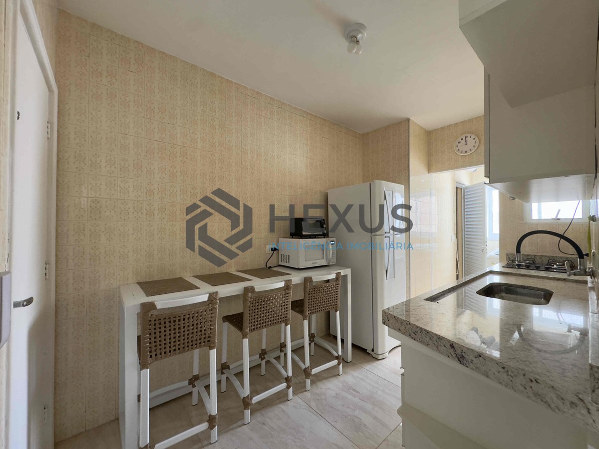 Foto 15 de Apartamento com varanda e vista mar a uma quadra da Praia das Pitangueiras de 2 quartos com 1 vaga, Guarujá-SP