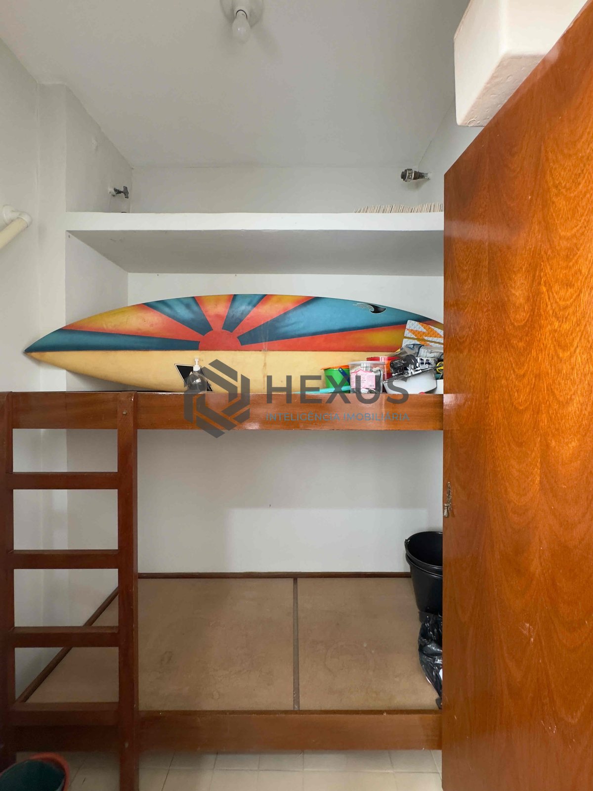 Foto 19 de Apartamento com varanda e vista mar a uma quadra da Praia das Pitangueiras de 2 quartos com 1 vaga, Guarujá-SP