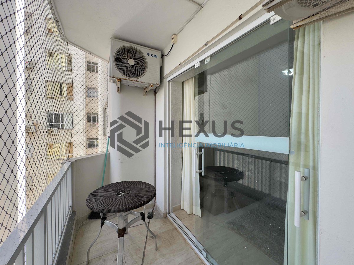 Foto 8 de Apartamento com varanda e vista mar a uma quadra da Praia das Pitangueiras de 2 quartos com 1 vaga, Guarujá-SP
