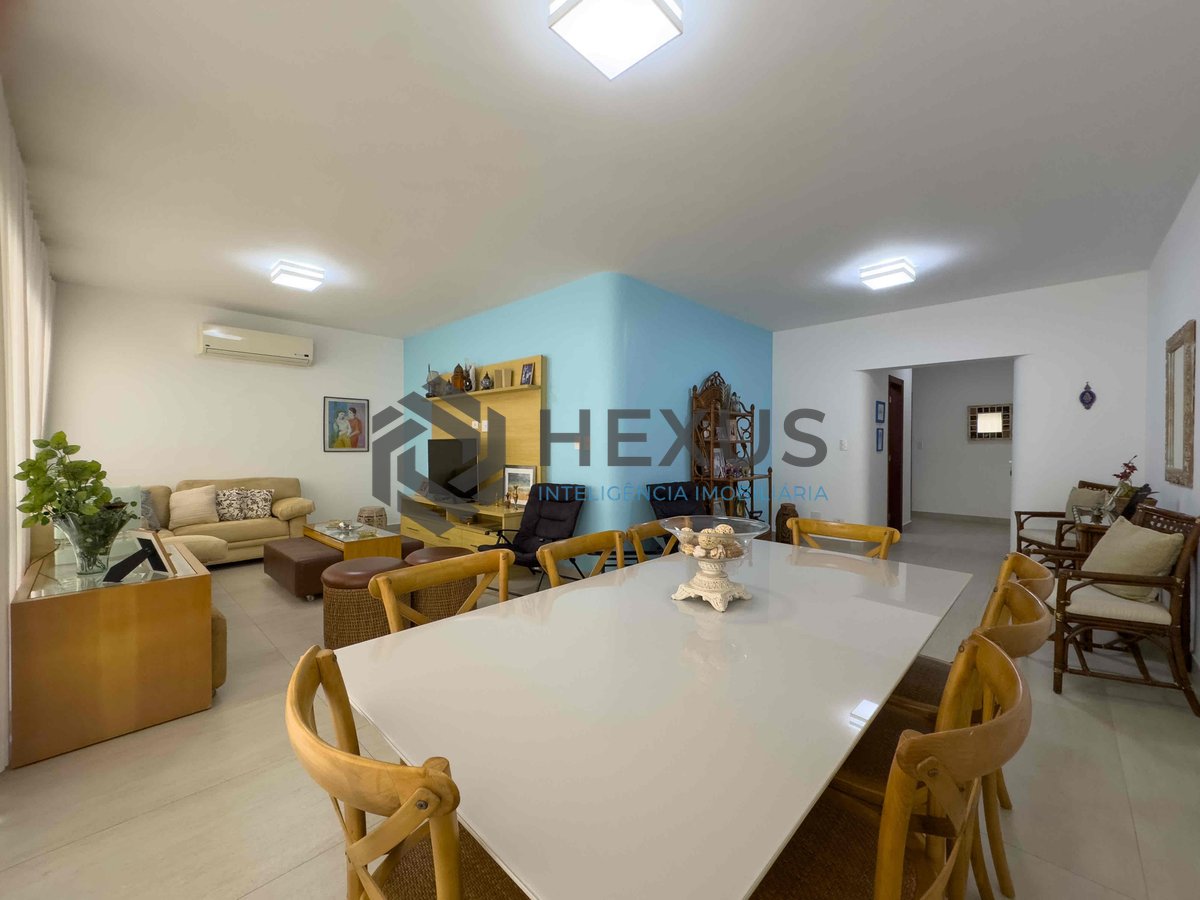 Foto 2 de Apartamento com varanda e vista livre a uma quadra da Praia das Pitangueiras de 3 quartos (3 suítes) com 2 vagas, Guarujá-SP