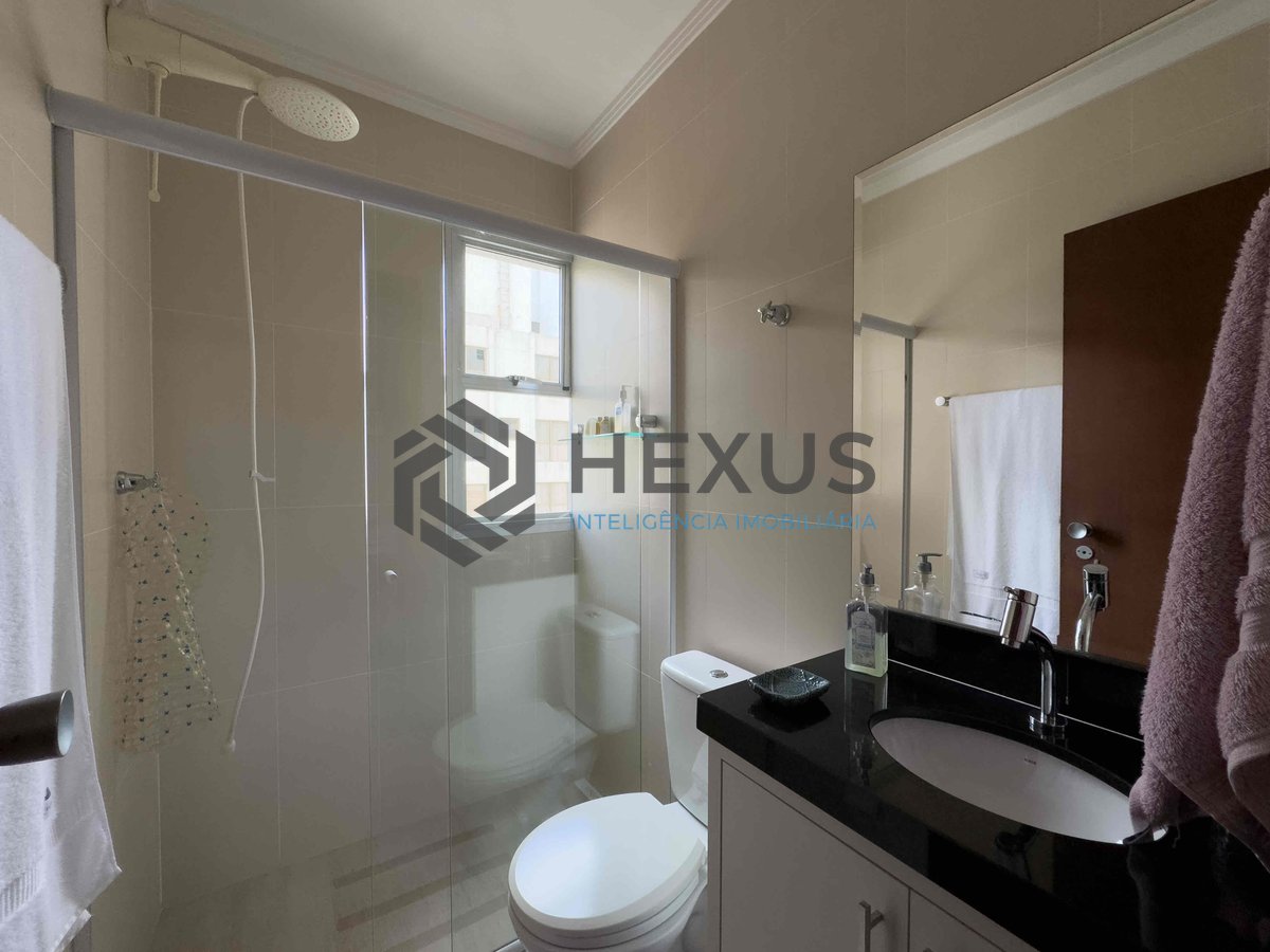 Foto 20 de Apartamento com varanda e vista livre a uma quadra da Praia das Pitangueiras de 3 quartos (3 suítes) com 2 vagas, Guarujá-SP