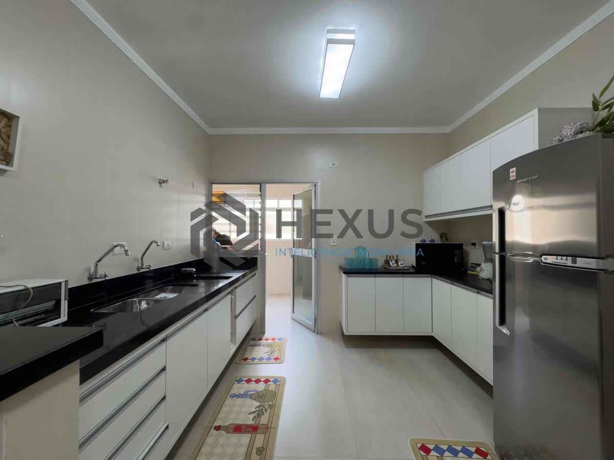 Foto 22 de Apartamento com varanda e vista livre a uma quadra da Praia das Pitangueiras de 3 quartos (3 suítes) com 2 vagas, Guarujá-SP