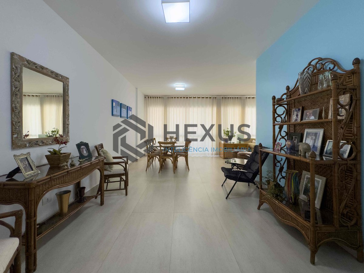 Foto 6 de Apartamento com varanda e vista livre a uma quadra da Praia das Pitangueiras de 3 quartos (3 suítes) com 2 vagas, Guarujá-SP