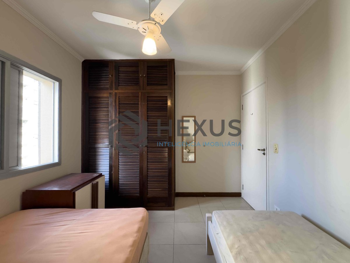 Foto 11 de Apartamento com varanda e vista livre a uma quadra da Praia das Pitangueiras de 2 quartos com 1 vaga, Guarujá-SP
