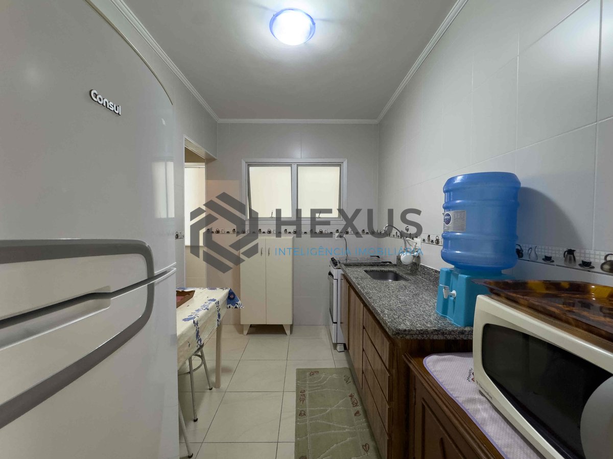 Foto 16 de Apartamento com varanda e vista livre a uma quadra da Praia das Pitangueiras de 2 quartos com 1 vaga, Guarujá-SP