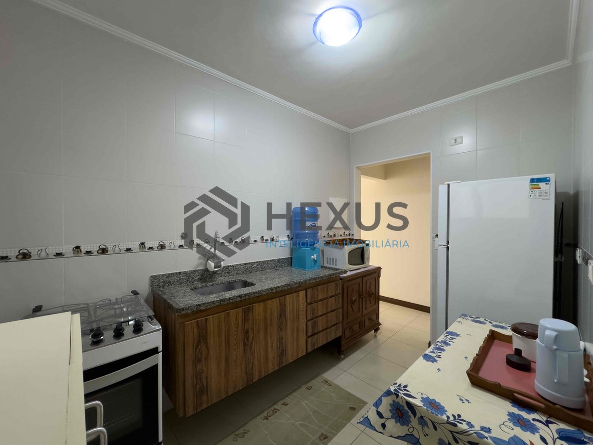 Foto 17 de Apartamento com varanda e vista livre a uma quadra da Praia das Pitangueiras de 2 quartos com 1 vaga, Guarujá-SP