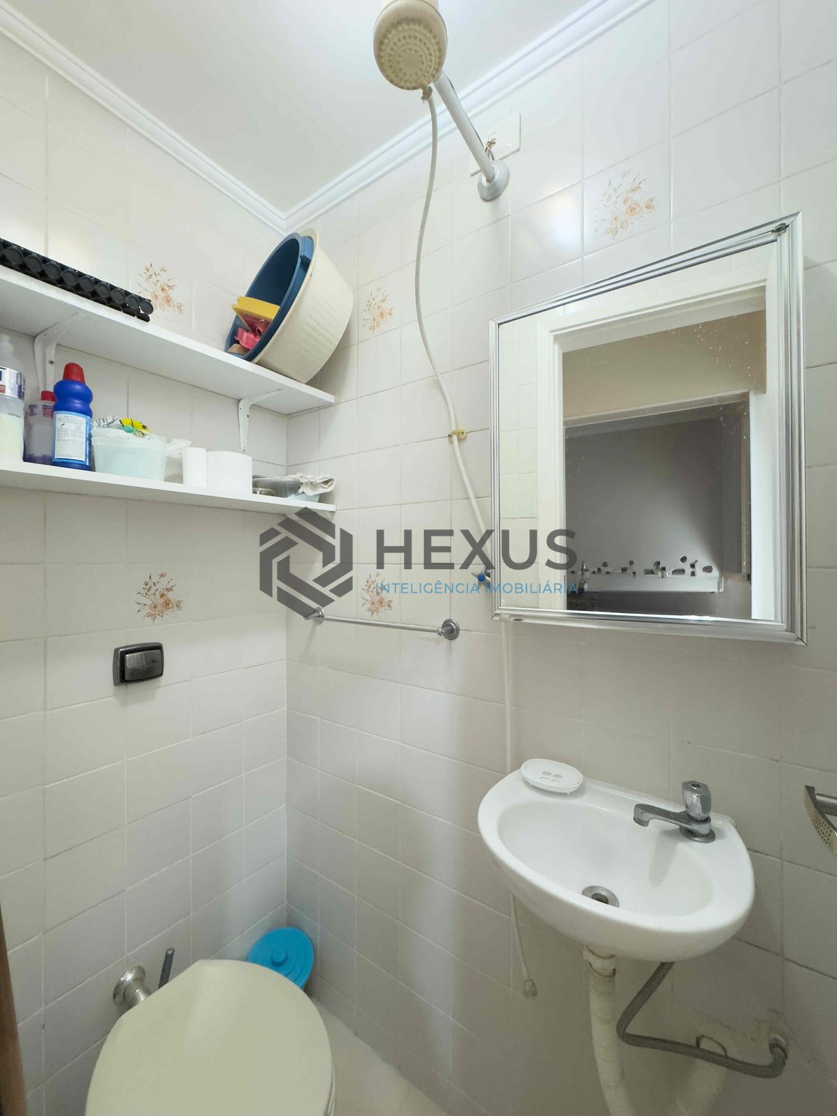 Foto 20 de Apartamento com varanda e vista livre a uma quadra da Praia das Pitangueiras de 2 quartos com 1 vaga, Guarujá-SP