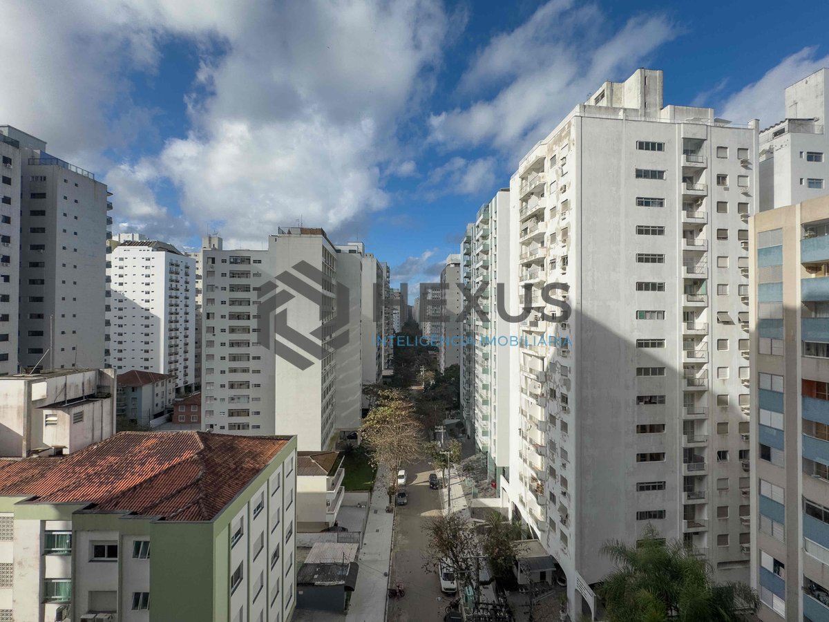 Foto 4 de Apartamento com varanda e vista livre a uma quadra da Praia das Pitangueiras de 2 quartos com 1 vaga, Guarujá-SP