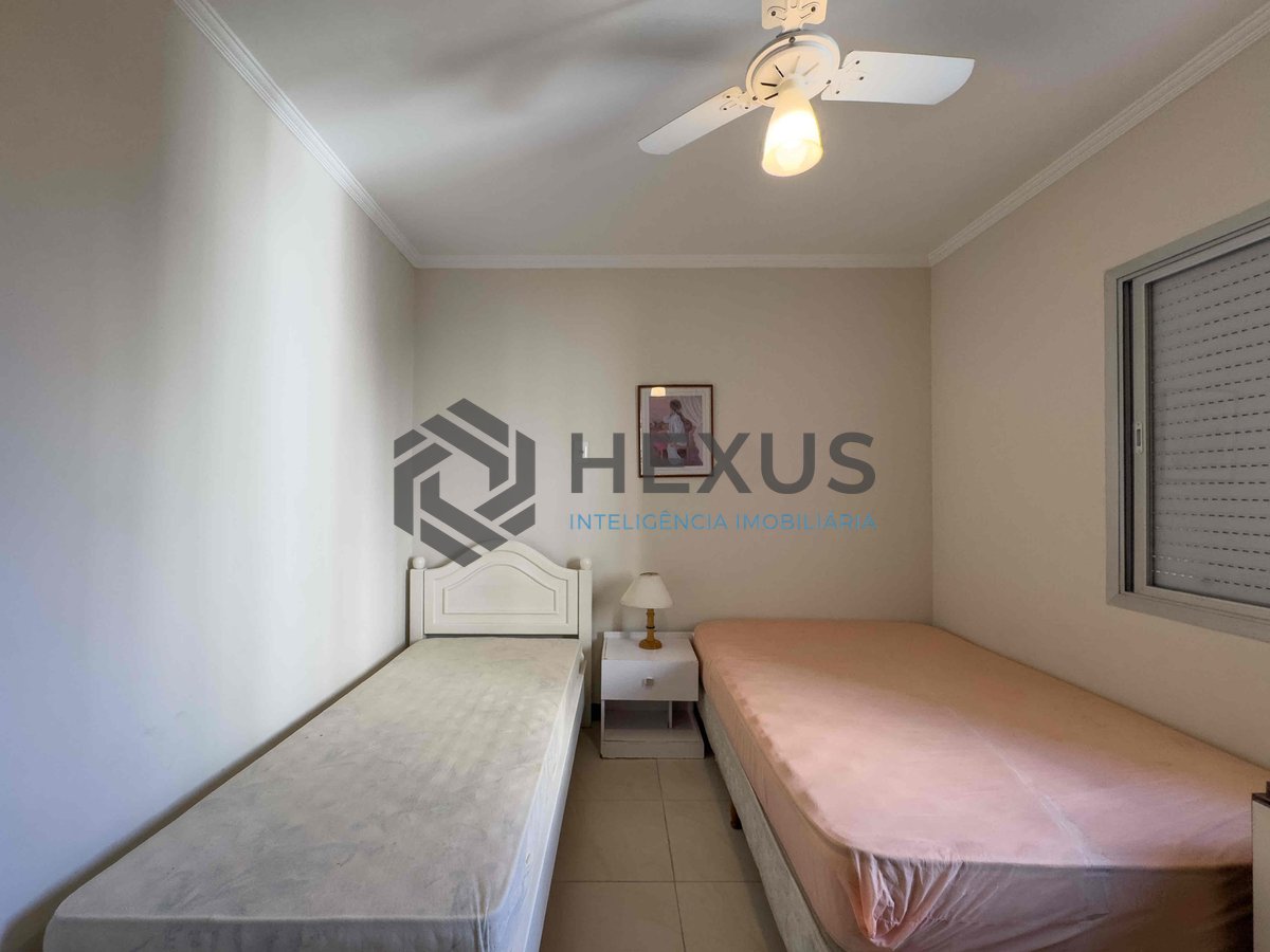Foto 10 de Apartamento com varanda e vista livre a uma quadra da Praia das Pitangueiras de 2 quartos com 1 vaga, Guarujá-SP