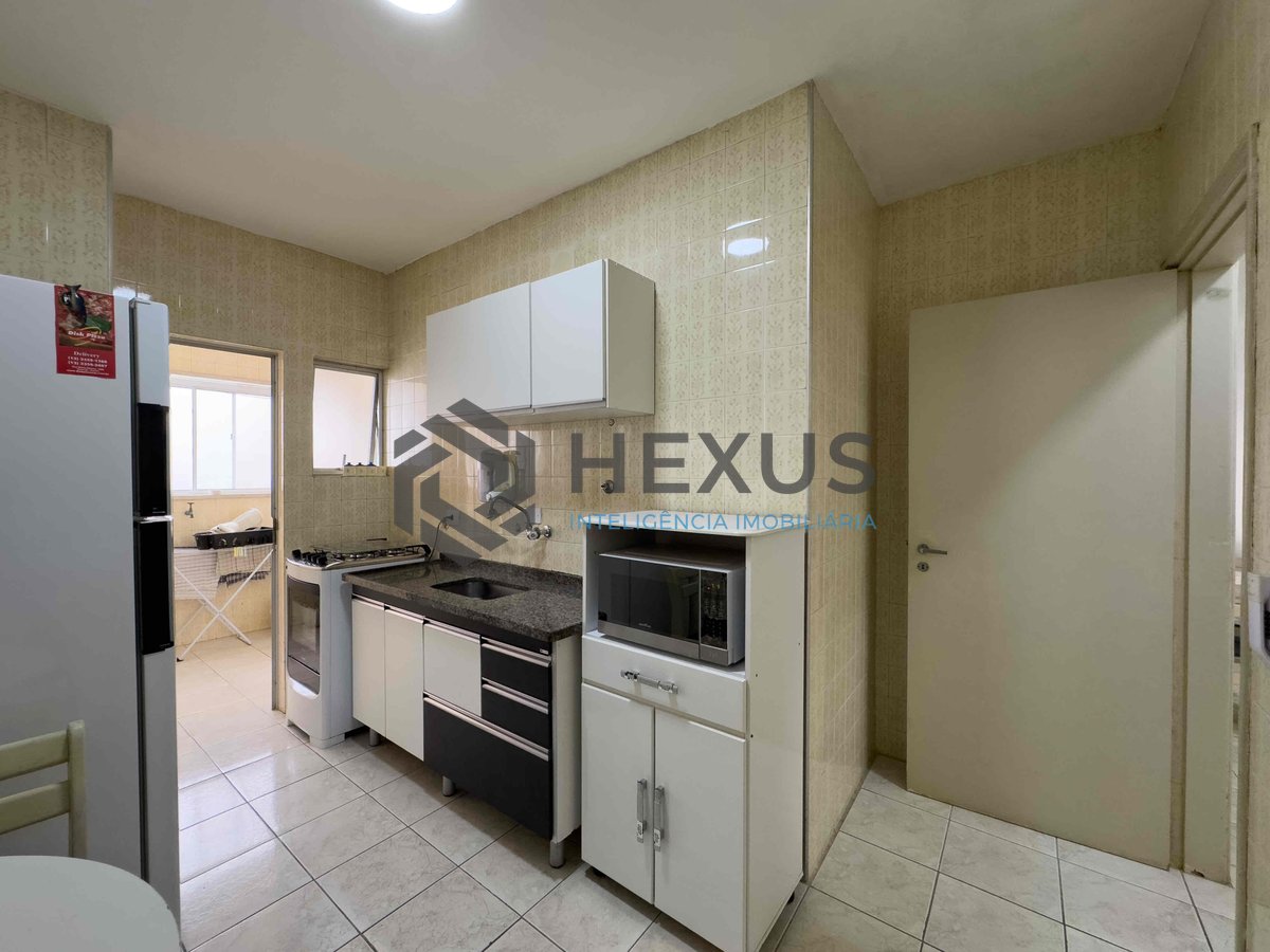 Foto 15 de Apartamento com varanda e vista mar a uma quadra da Praia das Pitangueiras de 2 quartos com 1 vaga, Guarujá-SP.