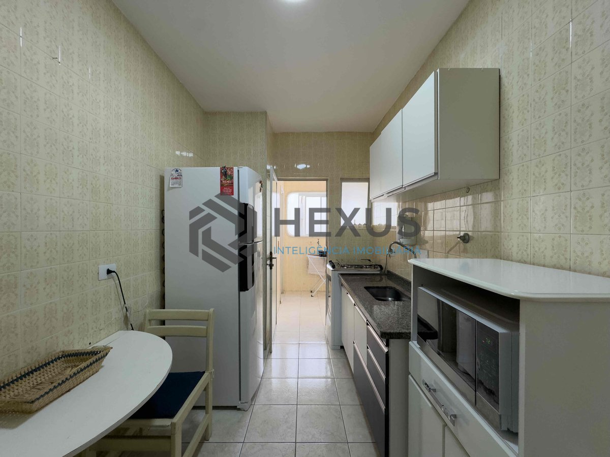 Foto 16 de Apartamento com varanda e vista mar a uma quadra da Praia das Pitangueiras de 2 quartos com 1 vaga, Guarujá-SP.