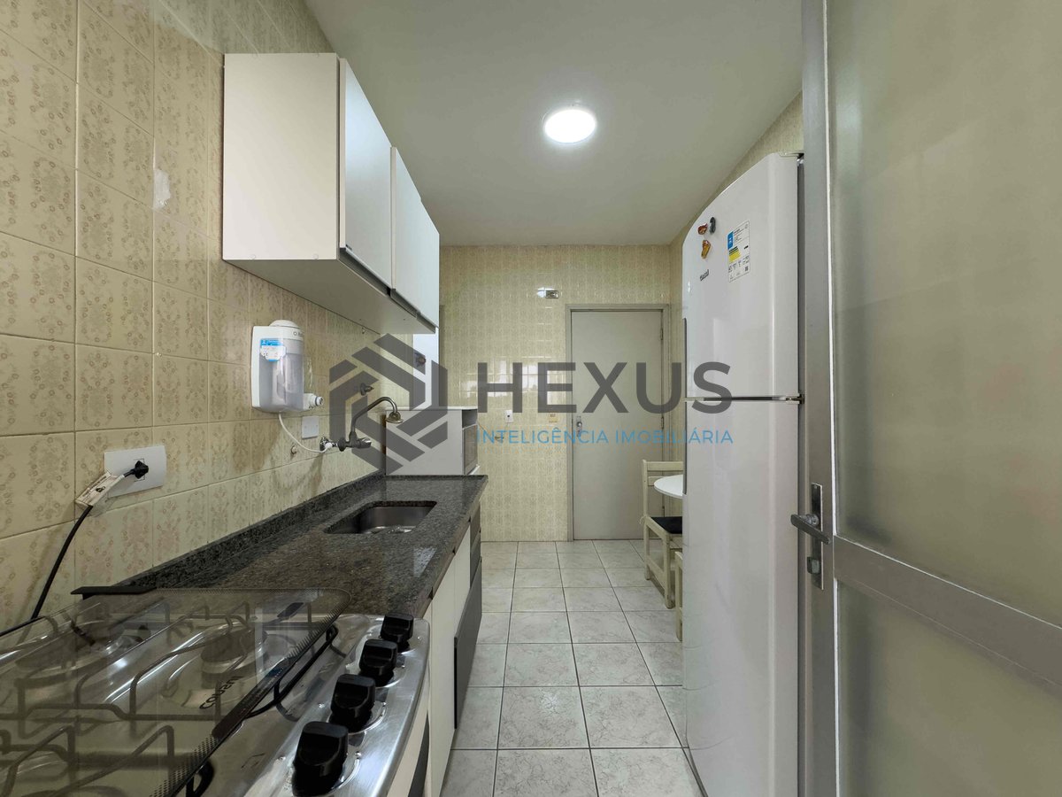 Foto 17 de Apartamento com varanda e vista mar a uma quadra da Praia das Pitangueiras de 2 quartos com 1 vaga, Guarujá-SP.