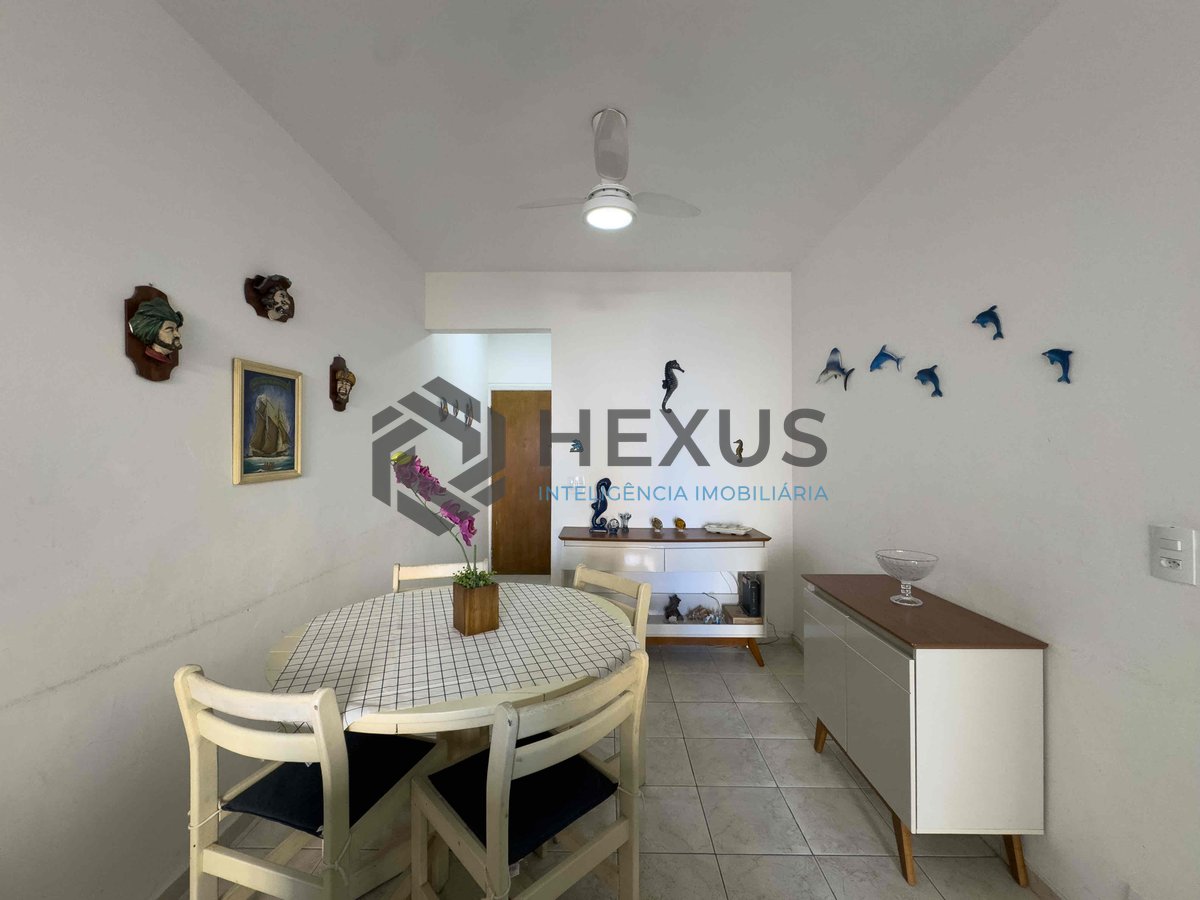 Foto 6 de Apartamento com varanda e vista mar a uma quadra da Praia das Pitangueiras de 2 quartos com 1 vaga, Guarujá-SP.