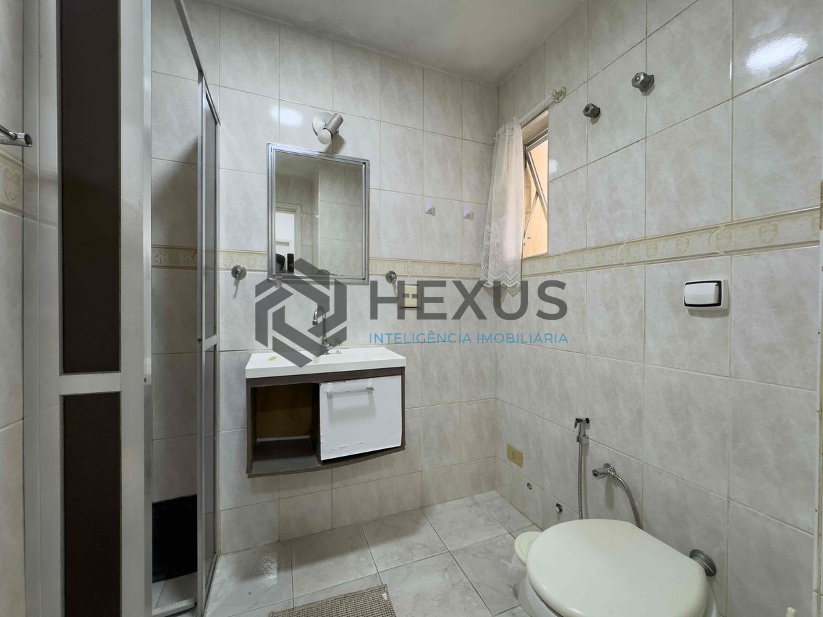 Foto 7 de Apartamento com varanda e vista mar a uma quadra da Praia das Pitangueiras de 2 quartos com 1 vaga, Guarujá-SP.