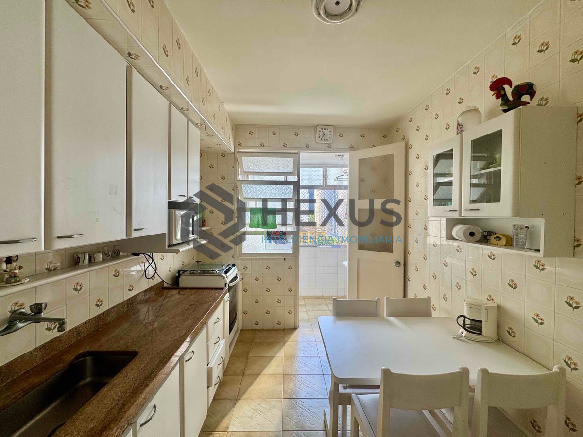 Foto 17 de Apartamento frente mar com varanda e vista mar na Praia das Pitangueiras, Guaruja