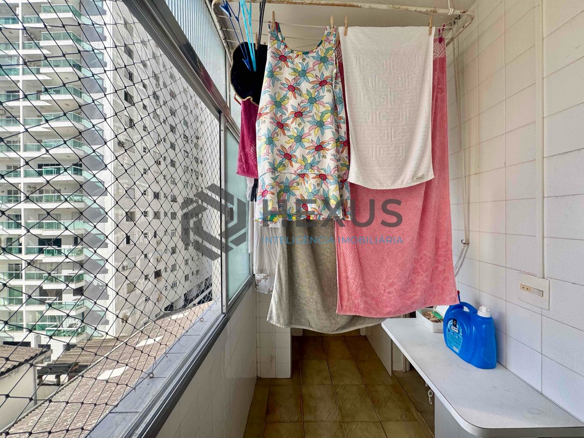 Foto 18 de Apartamento frente mar com varanda e vista mar na Praia das Pitangueiras, Guaruja