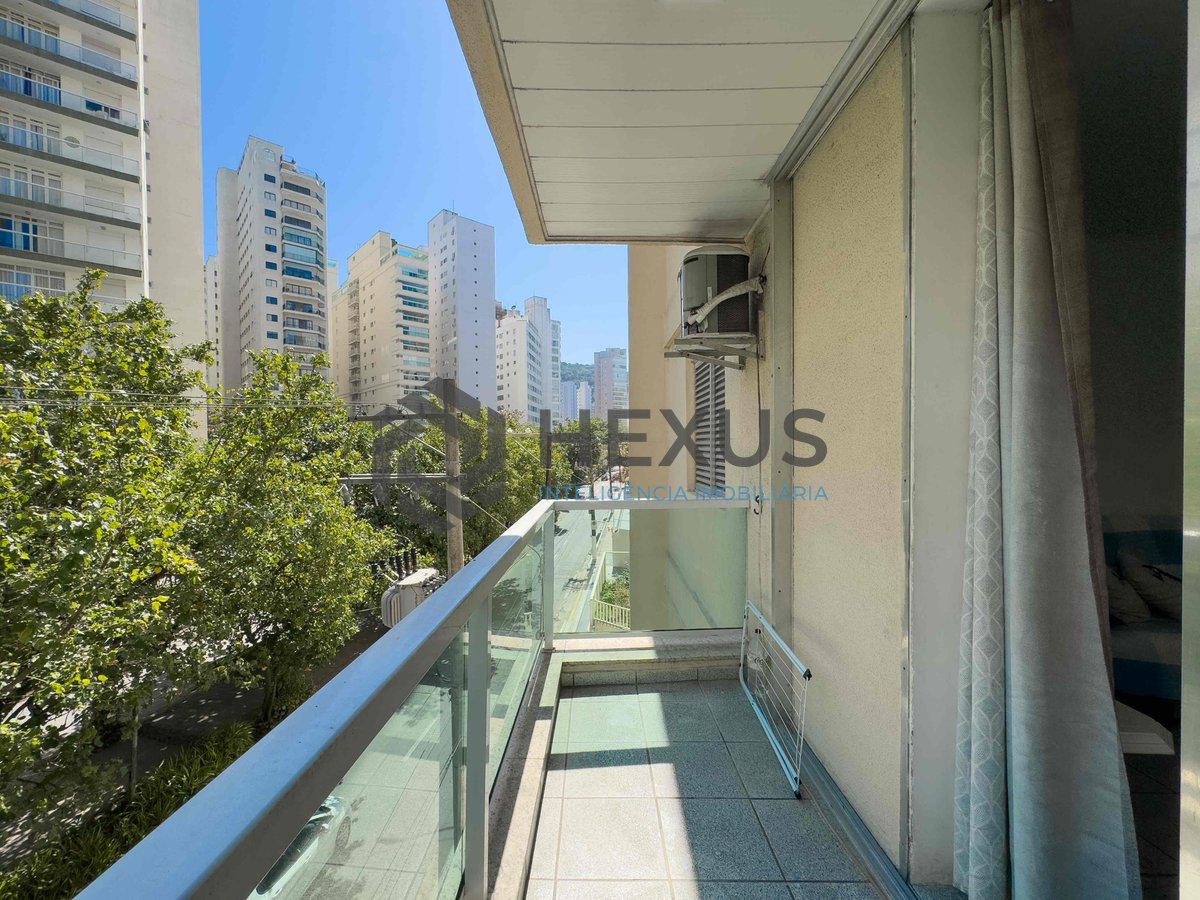 Foto 6 de Apartamento com varanda vista mar na beira mar da Praia das Pitangueiras, Guaruja