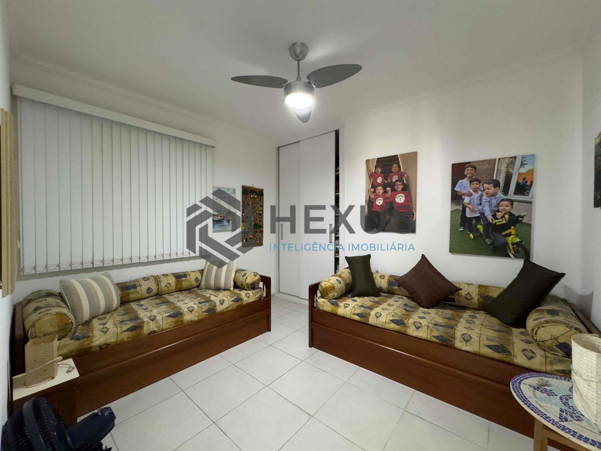 Foto 15 de Apartamento com varanda e vista mar na quadra-mar da Praia das Pitangueiras de 2 quartos (1 suíte) com 1 vaga, Guarujá-SP.