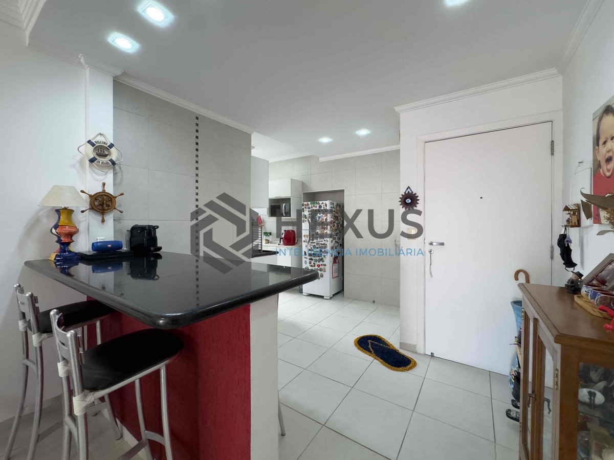 Foto 18 de Apartamento com varanda e vista mar na quadra-mar da Praia das Pitangueiras de 2 quartos (1 suíte) com 1 vaga, Guarujá-SP.