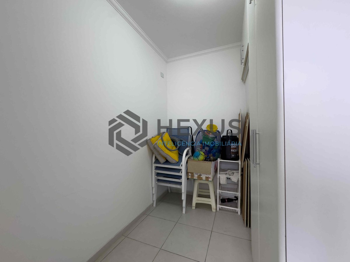 Foto 23 de Apartamento com varanda e vista mar na quadra-mar da Praia das Pitangueiras de 2 quartos (1 suíte) com 1 vaga, Guarujá-SP.
