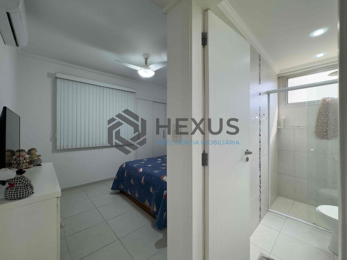 Foto 10 de Apartamento com varanda e vista mar na quadra-mar da Praia das Pitangueiras de 2 quartos (1 suíte) com 1 vaga, Guarujá-SP.