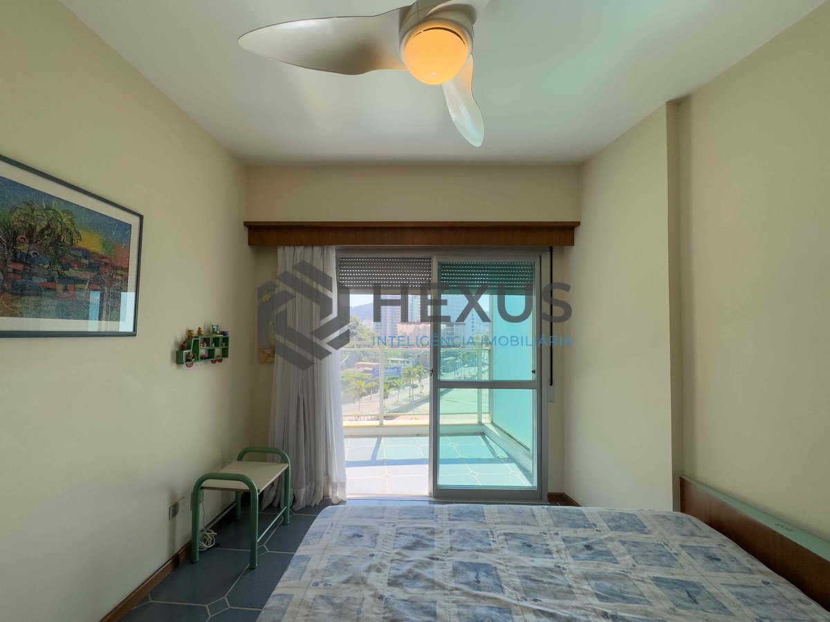 Foto 12 de Apartamento frente mar com varanda e lazer na Praia das Pitangueiras, Guaruja