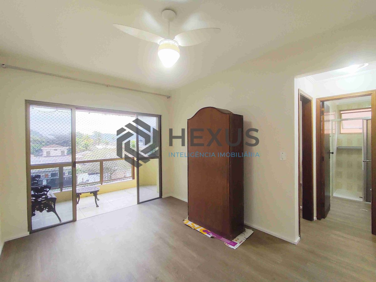Foto 3 de Apartamento com varanda e lazer a 2 quadras da Praia das Astúrias, Guarujá
