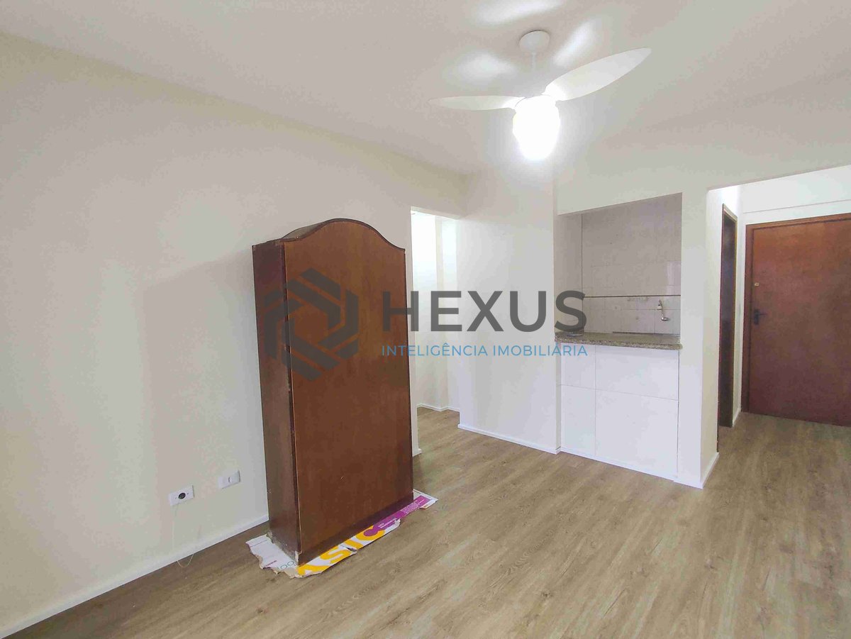 Foto 4 de Apartamento com varanda e lazer a 2 quadras da Praia das Astúrias, Guarujá