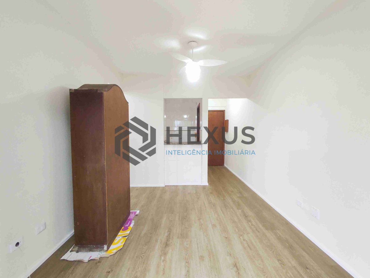 Foto 5 de Apartamento com varanda e lazer a 2 quadras da Praia das Astúrias, Guarujá