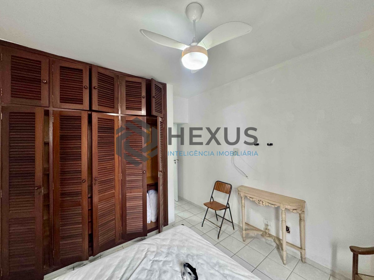 Foto 11 de Apartamento reformado com varanda e lazer na quadra mar da Praia das Pitangueiras, Guaruja