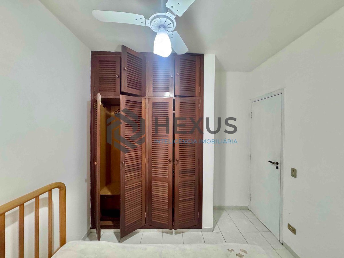 Foto 17 de Apartamento reformado com varanda e lazer na quadra mar da Praia das Pitangueiras, Guaruja