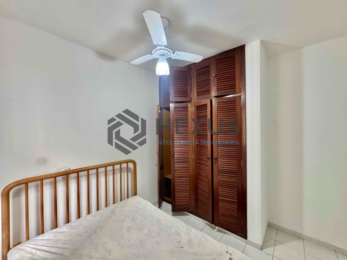 Foto 18 de Apartamento reformado com varanda e lazer na quadra mar da Praia das Pitangueiras, Guaruja