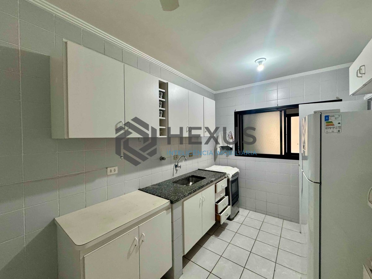 Foto 20 de Apartamento reformado com varanda e lazer na quadra mar da Praia das Pitangueiras, Guaruja