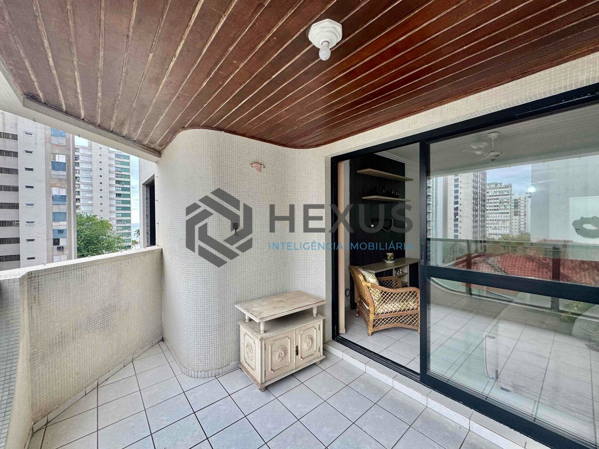Foto 9 de Apartamento reformado com varanda e lazer na quadra mar da Praia das Pitangueiras, Guaruja