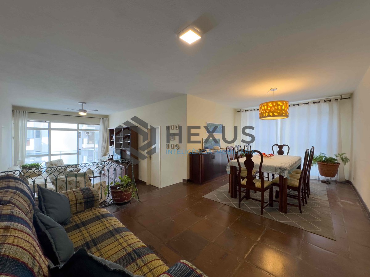 Foto 2 de Apartamento com varanda e vista mar na quadra mar da Praia das Pitangueiras, Guaruja