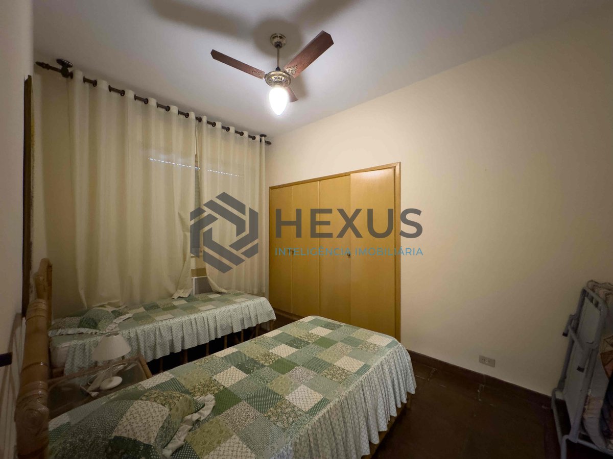 Foto 17 de Apartamento com varanda e vista mar na quadra mar da Praia das Pitangueiras, Guaruja
