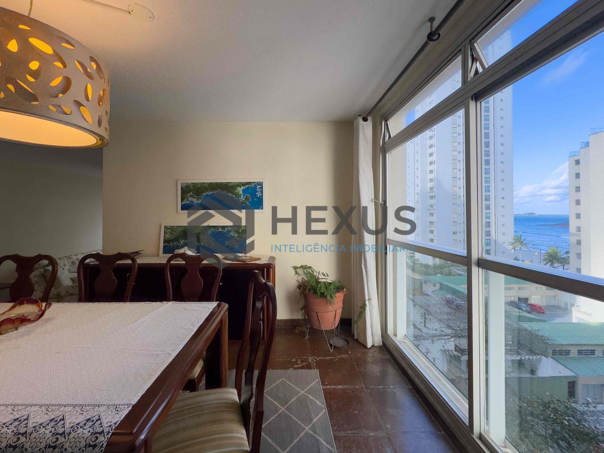 Foto 3 de Apartamento com varanda e vista mar na quadra mar da Praia das Pitangueiras, Guaruja