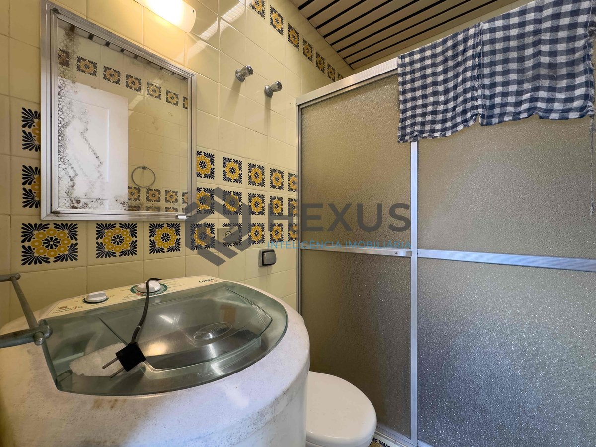 Foto 26 de Apartamento com varanda e vista mar na quadra mar da Praia das Pitangueiras, Guaruja