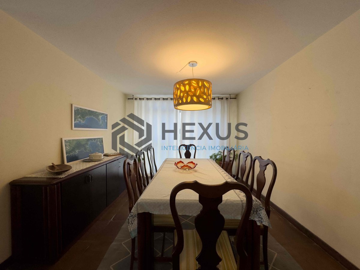 Foto 5 de Apartamento com varanda e vista mar na quadra mar da Praia das Pitangueiras, Guaruja