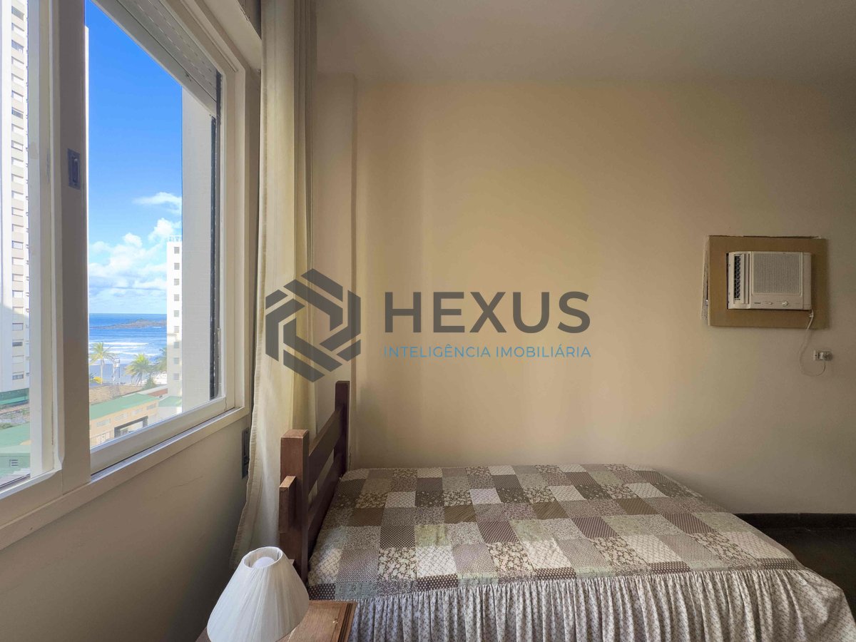 Foto 10 de Apartamento com varanda e vista mar na quadra mar da Praia das Pitangueiras, Guaruja