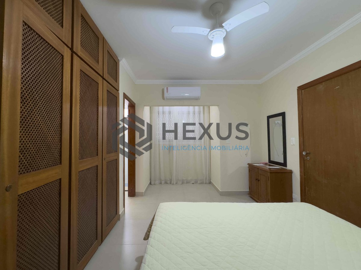 Foto 17 de Apartamento reformado com varanda e vista mar na quadra mar da Praia das Pitangueiras, Guaruja