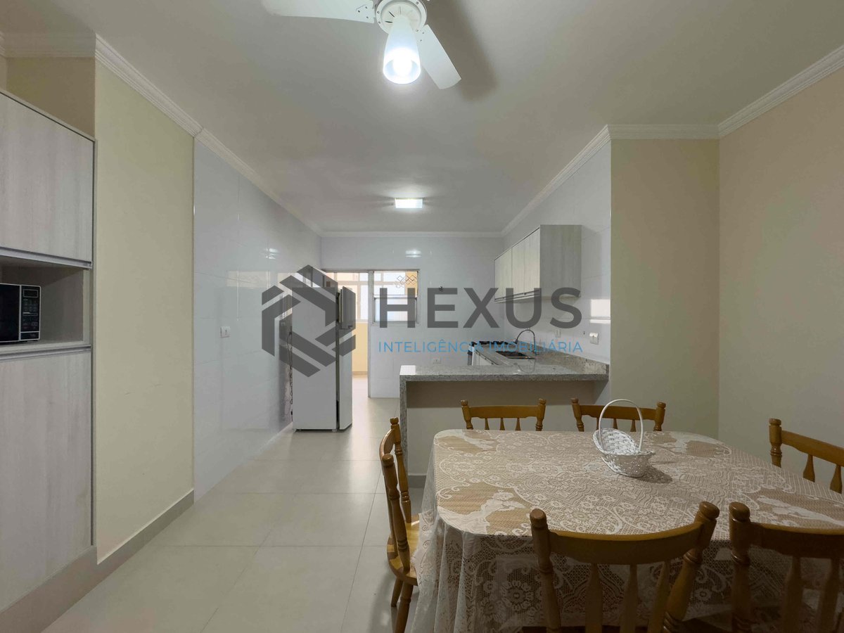 Foto 20 de Apartamento reformado com varanda e vista mar na quadra mar da Praia das Pitangueiras, Guaruja