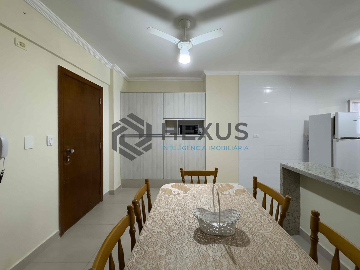 Foto 21 de Apartamento reformado com varanda e vista mar na quadra mar da Praia das Pitangueiras, Guaruja
