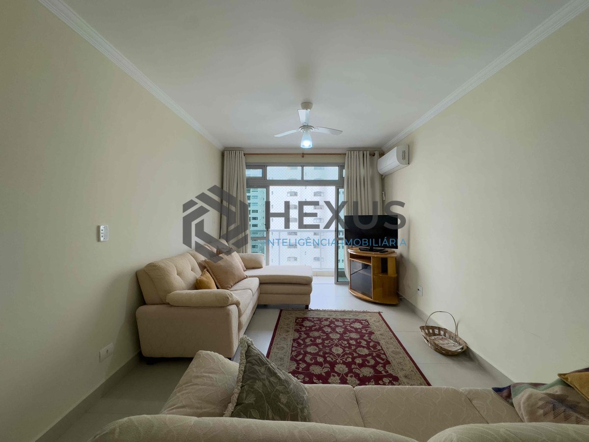 Foto 4 de Apartamento reformado com varanda e vista mar na quadra mar da Praia das Pitangueiras, Guaruja