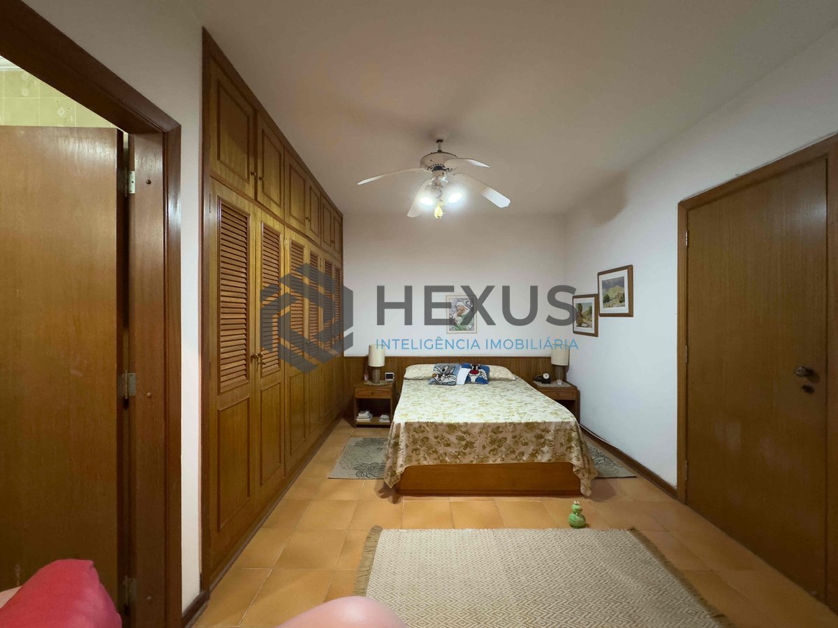 Foto 16 de Apartamento com varanda e vista livre na beira mar da Praia das Pitangueiras, Guaruja