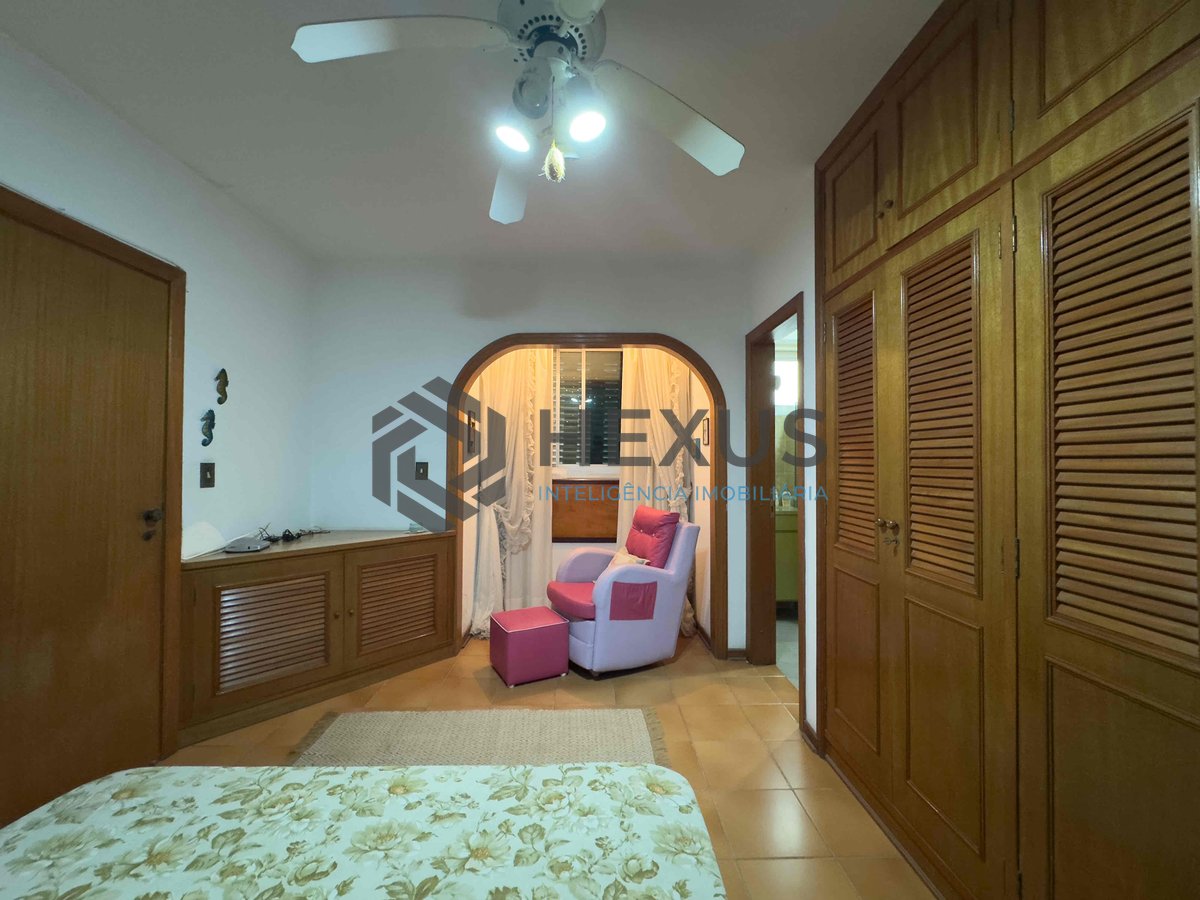 Foto 17 de Apartamento com varanda e vista livre na beira mar da Praia das Pitangueiras, Guaruja